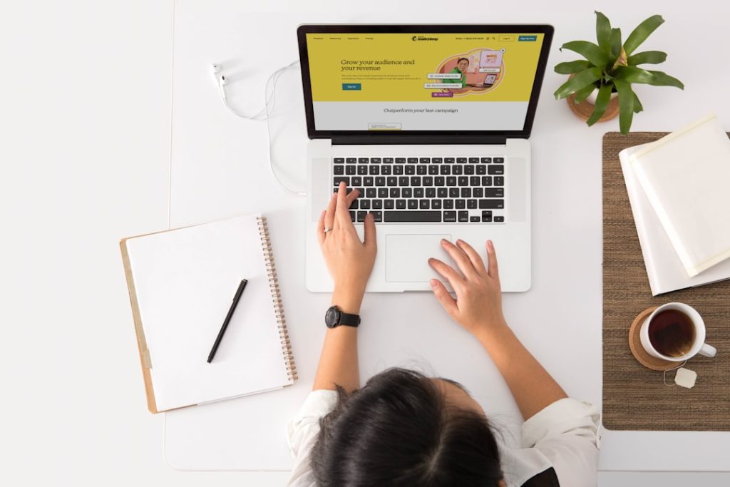 Etusivu a-person-sitting-at-a-desk-with-a-laptop-and-a-coffee-cup-04x1yp9hnh8